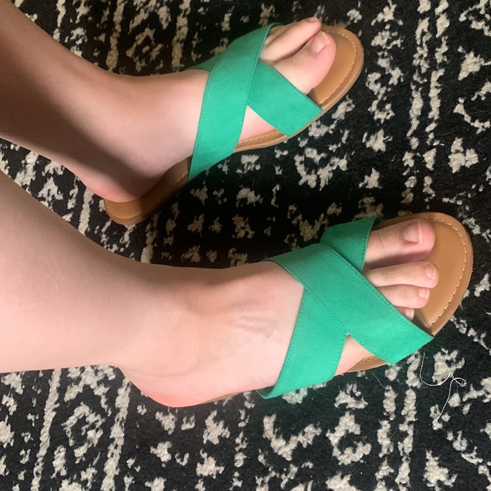 Old Navy Green Sandals, Size 8 - Picture 5 of 5